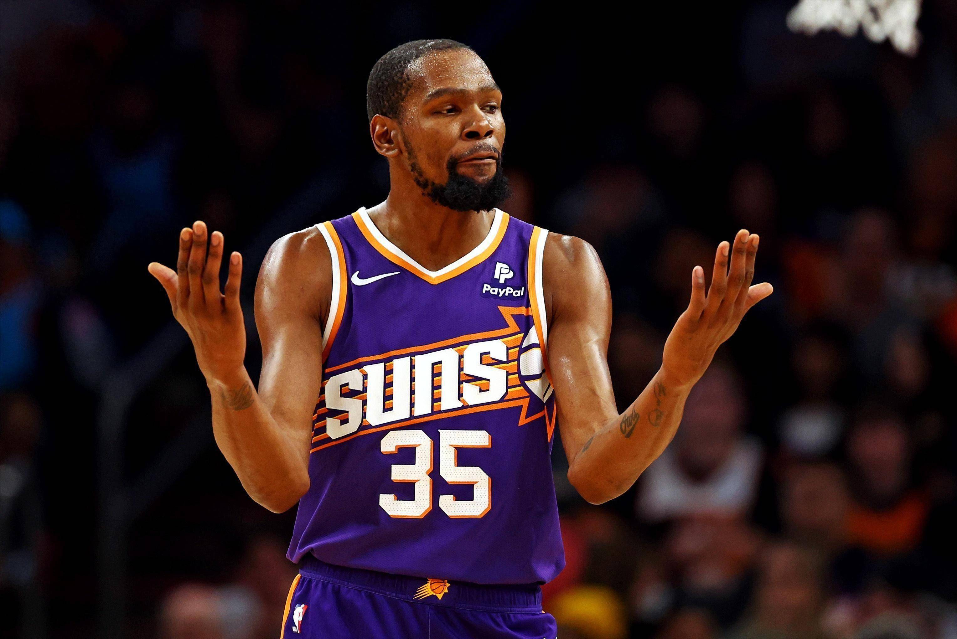 她在首场比 她在首场比